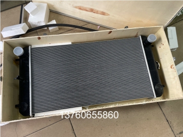 日立ZAX135U挖掘机水箱